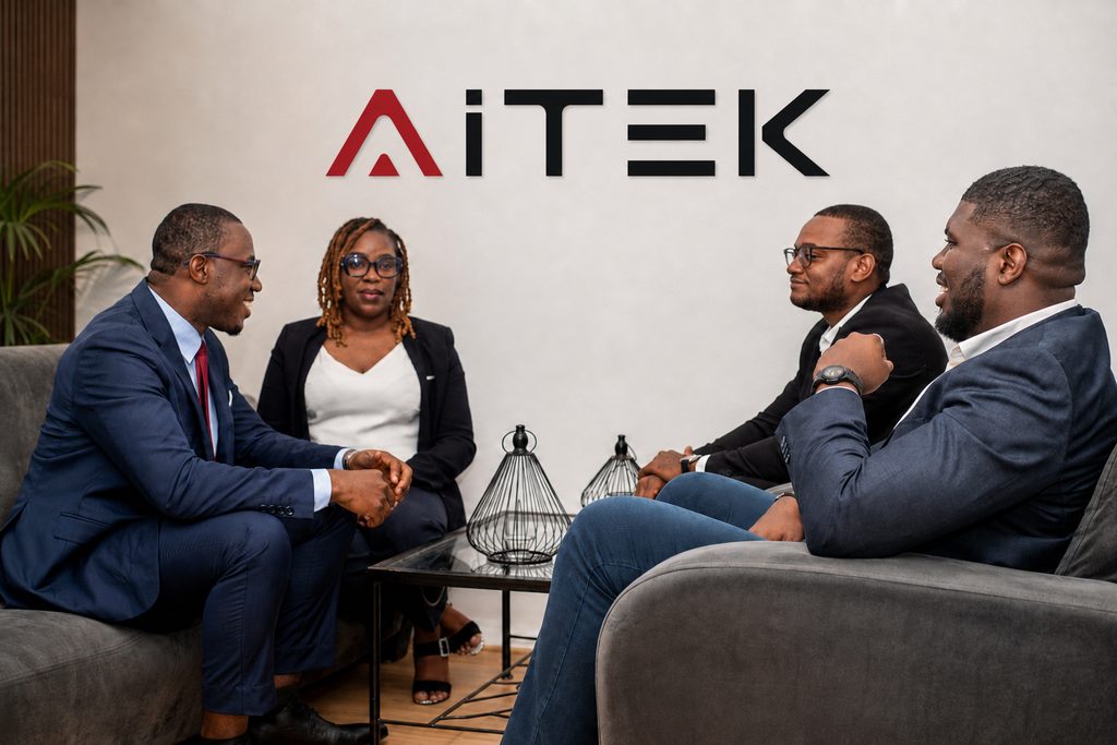 Collaborateurs AITEK en échange informel dans un espace de travail.